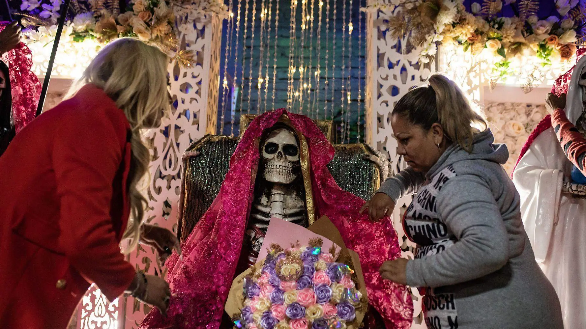 Devotos de la Santa Muerte llevan a cabo el ritual del baño de despojo en Playa del Niño, Quintana Roo Elizabeth Ruiz, Cuartoscuro (1)